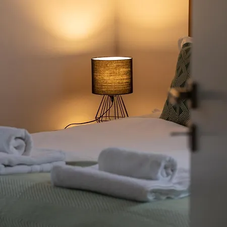 River House Jacuzzi Sauna Nyaraló