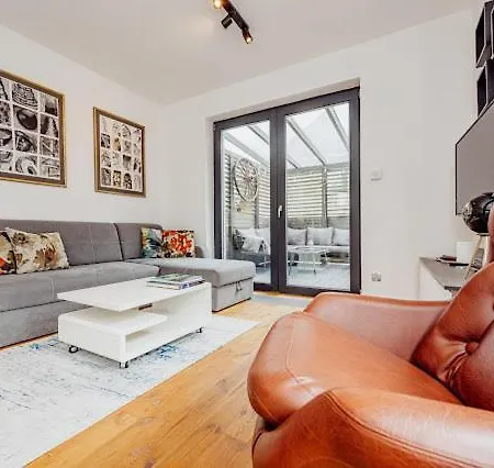 River House Jacuzzi Sauna Nyaraló *